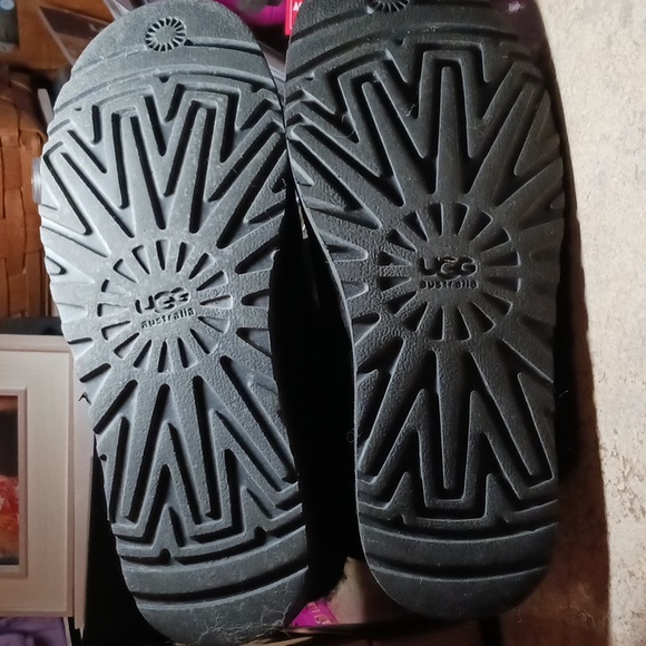 Ugg w Bailey button #5803 black size 8 - Picture 2 of 7